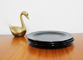 3 zwart glazen vintage bordjes- Arcoroc -France.  Set retro ontbijtbordjes