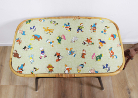 Vintage tafeltje op zwarte poten met Disney blad. Retro kindertafel, Rohe?
