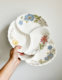 Set van 2 keramieken schalen met wilde bloemen. Vintage borden