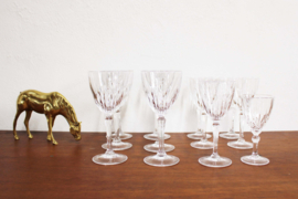 Set van 12 kristallen wijnglazen. Vintage glazen, div.