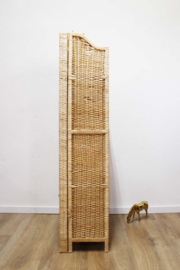 Rotan vintage kast  met planken.  Rieten Boho Wabi Sabi kastje