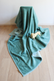 Grote blauw / groenige retro deken van dralon. Tweepersoons vegan sprei/ vintage plaid.