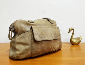 Bruin lederen handtas met dubbele vakken - Hide & Stitches . Leren dames tas
