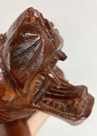 Groot houten beeld van een aanvallende kat-achtig.  Vintage sculptuur - tijger?