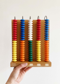 Grote houten abacus met 100 kralen. Retro telraam / rekenmachine