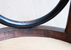 Vintage krukje met stoffen zitting. Houten retro kruk, Thonet?