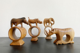 Set van 4 handgesneden servetringen met dieren. Houten vintage servethouders.