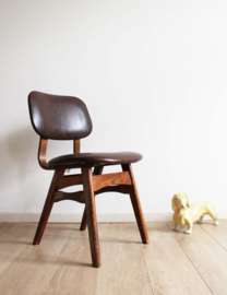 Houten vintage stoel met bruin skai leer. Mid Century eetkamerstoel
