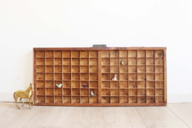 Originele houten letterbak. Vintage mini-museum/ typeset drawer