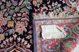 Handgeknoopt Oosters kleed. Vintage Perzisch tapijt met bloemetjes