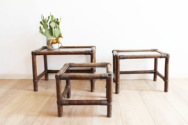 Vintage mimiset van rotan en glas. 3 retro tafeltjes / nesting tables / Manou