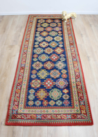 Vintage loper met Oosters decor. Lang Boho tapijt / kleed met bloemen