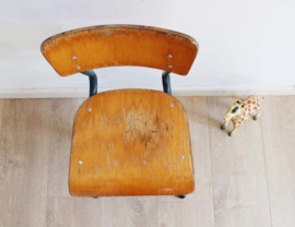 Hout/metalen vintage schoolstoel. Retro stoeltje - zithoogte 34 cm