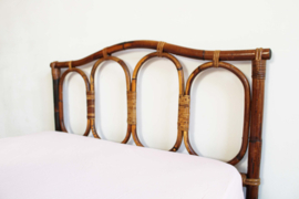 Rotan vintage bed uit de '70.  Retro daybed van bamboe.