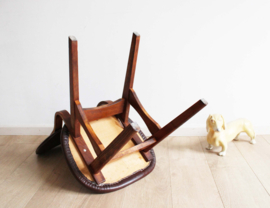 Houten vintage stoel met bruin skai leer. Mid Century eetkamerstoel