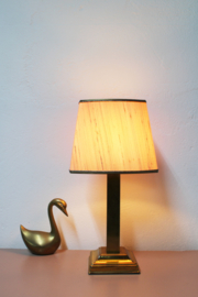 Goudkleurige tafellampje met creme kap. Vintage lamp