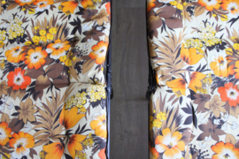 Set vintage stretchers met bloemen. Retro veldbed / opklapbed / logeerbed