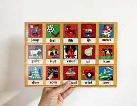 Houten vintage leesplankje - Simplex. Retro prent met woordjes