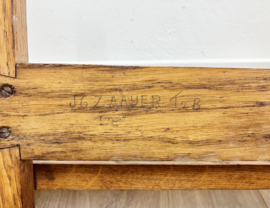 Brutalist wandplank met boekensteun. Houten vintage boekenplank
