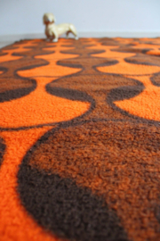 Tweepersoons vintage deken van Didas. Retro vegan sprei van dralon, oranje - bruin