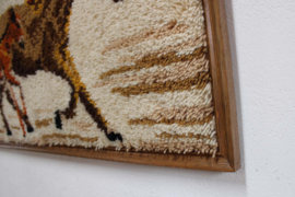 Groot handgeknoopt paneel met paarden. Ingelijst XXL vintage wandkleed