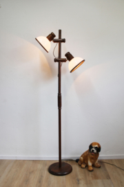 Houten vintage vloerlamp met witte kappen. Retro design lamp - Steinhauer