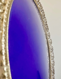 Zilverkleurige ovale fotolijst in barok lijst met bol glas, bronzo argentato