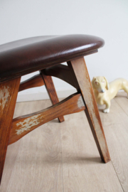 Houten vintage stoel met bruin skai leer. Mid Century eetkamerstoel