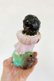 Set van 2 beeldjes van kinderen met hondjes.  Keramieken vintage ornamenten