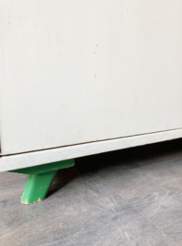 Vintage kast met opklapbaar blad. Houten retro commode / secretaire