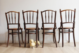 Set houten vintage stoelen, 2 x Thonet en 2 x Fischel. 4 antieke cafe stoeltjes
