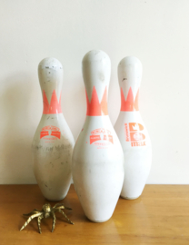 3 wit/fluor roze vintage bowling pins. Originele retro kegels - Brunswick