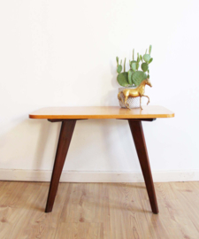 Houten vintage bijzettafel. Mid Century retro design tafeltje