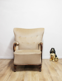 Vintage fauteuil bekleed met beige velvet. Antieke velours stoel
