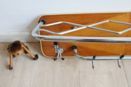 Vintage kapstok van hout en metaal. Retro Mid Century wandkapstok
