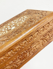 Houten vintage sieradenkistje. Handgesneden kamfer kistje.