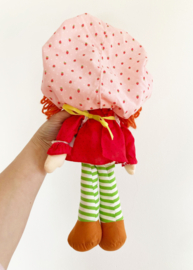 Vintage Strawberry Shortcake doll. Retro aardbeien pop van Kenner.