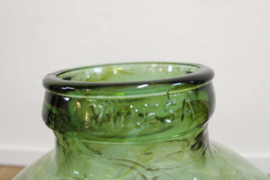 Grote groene vintage vaas. Glazen retro flesvaas