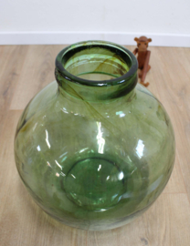 Grote groene vintage vaas. Glazen retro flesvaas