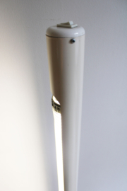Industriële vintage vloerlamp.  Witte retro design tube lamp