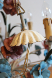 "Franse' brocante kroonluchter met bloemen. Vintage hanglamp
