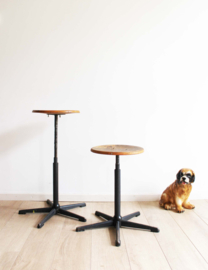 Hout/metalen vintage atelier kruk. Industriële retro schoolkruk.
