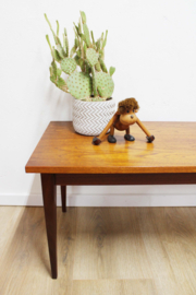Houten vintage bijzettafel. Kleine retro salontafel