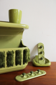 Groene vintage badkamer set. Retro toilet accessoires