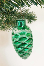 Groen glazen vintage kerstbal - dennenappel. Antiek kerstornament