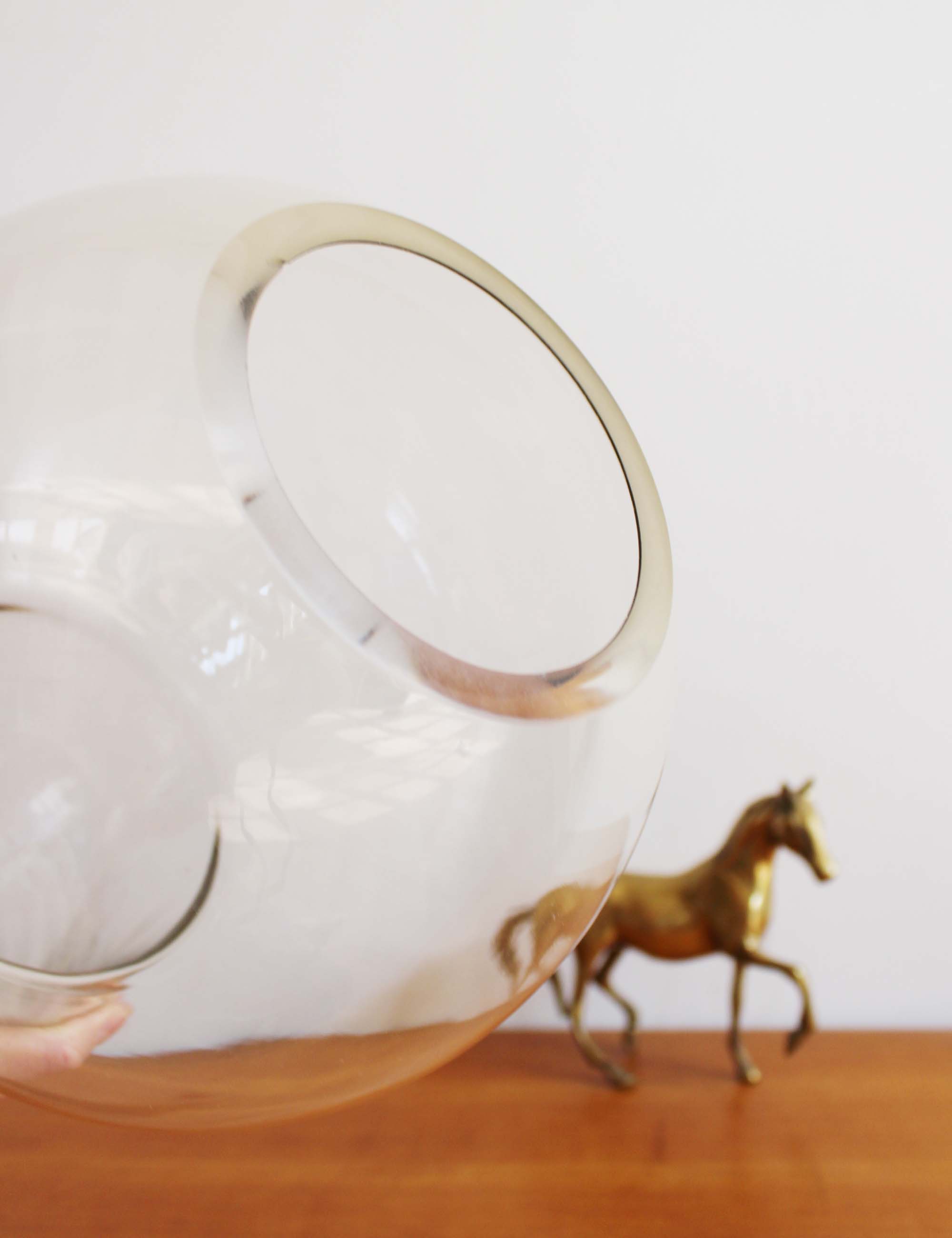 Grote glazen vintage vaas. Retro 'ballon' vaas