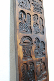 Nederlandse vintage speculaasplank. Houten retro koekjesvorm met 16 motieven