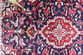 Kleurrijk handgemaakt vloerkleed. Roze vintage tapijtje / deur / badmat