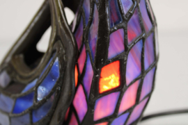 Sfeervol Tiffany stijl zwanenlampje.  Tafellamp in de vorm van een zwaan