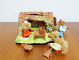 Vintage Fisher Price speelset - The Woodsey's.  Eekhoorntjes in boomstam poppenhuis